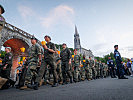 Die pilgernden Soldaten setzen ein Zeichen für Frieden und Versöhnung.