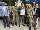 v.l.n.r. Hoch- und Deutschmeister-Präsident Robert Spevak, Kommando-UO JgB W1 Richard Knaus, Bataillonskommandant Oberst Stefan Koroknai, Generalleutnant Günter Bruno Hofbauer, Vizepräsident Karl Schnell, Vizepräsident Oberstleutnant Lukas Leitner, S4 Major Peter Scherbaum sowie Vizepräsident Oberleutnant Martin Eckel.