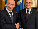 Generalsekretär Arnold Kammel, r., und der italienische verteidigungspolitische Direktor, Admiral Giacinto Sciandra.