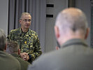 Brigadier Wagner begrüßt die Teilnehmer im Kommandogebäude FM Radetzky.