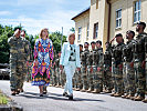 Verteidigungsministerin Klaudia Tanner und die stellvertretende Landeshauptfrau Christine Haberlander beim Festakt.