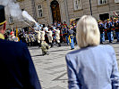 Die Traditionsverb&auml;nde des Deutschmeisterbundes gaben eine General-Decharge als feierlichen Ehrensalut ab.