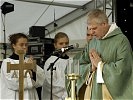 Generalvikar Fahrner zelebrierte die Festmesse am Heldenplatz.