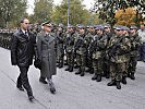 Deutsche und österreichische Soldaten sind angetreten.