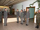 Vizeleutnant Stockner (l.) meldet den Beginn der Tagung.