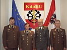 Generalmajor Hazuga, 2.v.l., zu Gast bei Generalmajor Bair, 3.v.l.