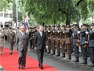 Abschreiten der Ehrenkompanie der Kroatischen Streitkräfte.