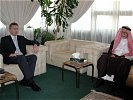 Verteidigungsminister Scheibner beim Arbeitsgespräch mit dem Kommandanten der Nationalgarde.