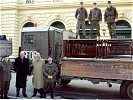 Hauptmann Stefan Koutnik, Stadtschulratspräsident Kurt Scholz, Stadtschulratsvizepräsident Herbert Rudolph, Divisionär Karl Semlitsch.