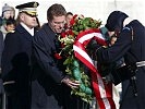 Kranzniederlegung am Grab des Unbekannten Soldaten am Friedhof Arlington. © EPA