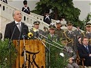 Oberbefehlshaber des Bundesheeres Dr. Thomas Klestil spricht von vermehrten friedensschaffenden Aktionen.