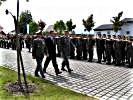 Oberst Lindner, LAbg Mitterer und Brigadier Polajnar schreiten die Front ab.