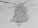 Auch bei widrigen Witterungsverhältnissen ist der Hubschrauber startklar.