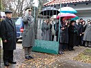 Marco Feingold und Brigadier Karl Berktold am jüdischen Friedhof.