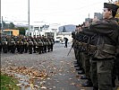 Militärmusik, Erhrenzug und Standarte des Militärkommandos Salzburg.