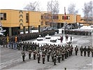 Die Soldaten der Garnison St. Michael sind zum Festakt angetreten.