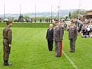 Hauptmann Gierlinger meldete den Beginn der Angelobung an General Ertl.