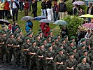 Unter dem Beifall der Besucher marschierten die Rekruten ein.