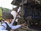 ...hieß es für die Soldaten ab auf den Unimog.