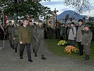 Landesrat Walter Blachfellner und Generalmajor Heidecker schreiten die Front ab.