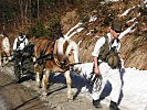 Ihre militärischen Grundfertigkeiten müssen die Soldaten auch in alpinem Umfeld jederzeit abrufen können.