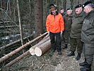 Offiziersstellvertreter Georg Obendrauf (l.) ist einer der Kommandanten vor Ort.