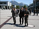 Zu Besuch beim Jägerbataillon 23 (v.l.): Brigadier Schröckenfuchs, Minister Darabos, Oberstleutnant Thomas Belec.