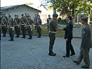 Der Minister mit Angehörigen der Militärmusik Vorarlberg.