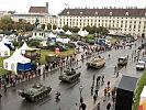 Die Panzer erreichen den Heldenplatz