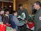 Auch die kleinen Gäste bekommen Weihnachtsgeschenke.