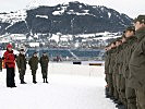 Minister Darabos besuchte die Soldaten vor Ort.