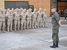 Generalmajor Dieter Heidecker verabschiedete die Sodaten in Linz-Hörsching.