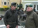 Major Czerny weist Generalmajor Kritsch in die prekäre Lage ein