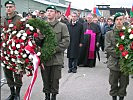 Die Kranzträger mit Bundespräsident Fischer und Bischof Schwarz.