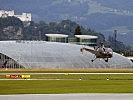 Anflug der "Alouette" III mit Moskaus Bürgermeister Luschkow.