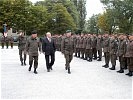 Abschreiten der Front: Generalmajor Mag. Günter Höfler, Abg z NR Anton Gaal und General Roland Ertl