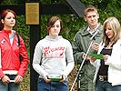 Grazer Schüler bei einer Veranstaltung am Feliferhof-Mahnmal.