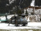 In der Folge beschaffte das Bundesheer größere Transporthubschrauber, wie jene, die 1999 zum Einsatz kamen. Im Bild: Ein österreichischer S-70 'Black Hawk'.