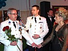 Überraschung: Vizeleutnant Gerhard Lorenz (l.) hielt um die Hand seiner Claudia an.