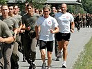 Zugsführer Gottwald beim Dauerlauf mit den Rekruten der Garde.