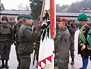 Generalmajor Heidecker übergab die Insignien und damit die Befehlsgewalt an Oberst Gruber.