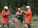 Die Soldaten wurden mit reflektierenden Jacken ausgestattet, damit sie die Piloten besser sehen konnten.