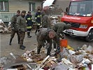 Unterdessen gehen die Aufräumarbeiten in Dürnkrut und Mannersdorf unvermindert weiter.