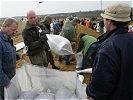 Die Dammschließungen waren möglich, weil Betroffene und Einsatzkräfte gemeinsam halfen.