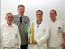 Oberstarzt Dr. Faas mit der begehrten Auszeichnung "Unit of the Year".