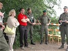 Task Force Commander Oberst Udo Tittler weist die Teilnehmer in die Lage der "Operation Pallas Athena" ein.