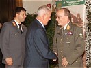 Gastgeber Generalmajor Ebner begrüßte alle Gäste mit Handschlag.