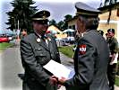 Oberstleutnant Aldo Lasser übernahm das Bestellungsdekret aus den Händen von Generalmajor Bernhard Bair.