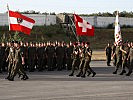 Die KFOR-Soldaten bei der Kommandoübergabe.