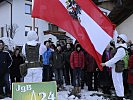 Soldaten hissten die Flagge in Schlaiten.